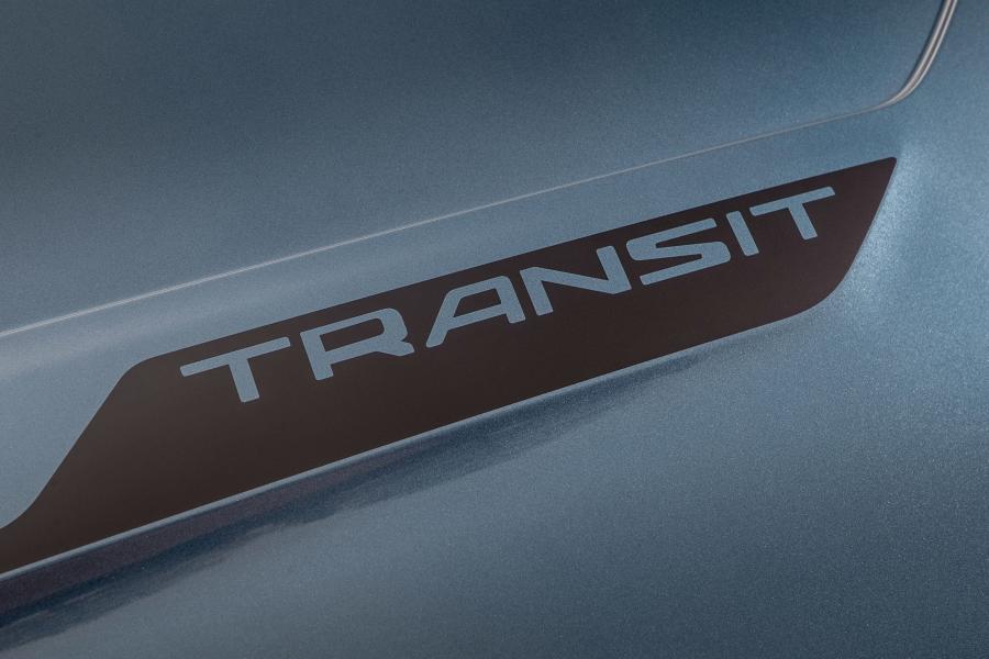 Логотип Ford Transit Custom Sport 2017 года  (WW) (фото 18 из 24)